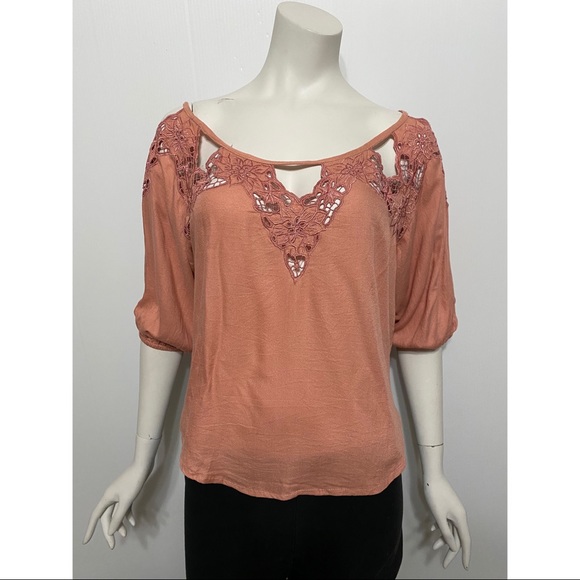 Tiare Hawaii Atlantis Lace Trim Blouse - Picture 2 of 12